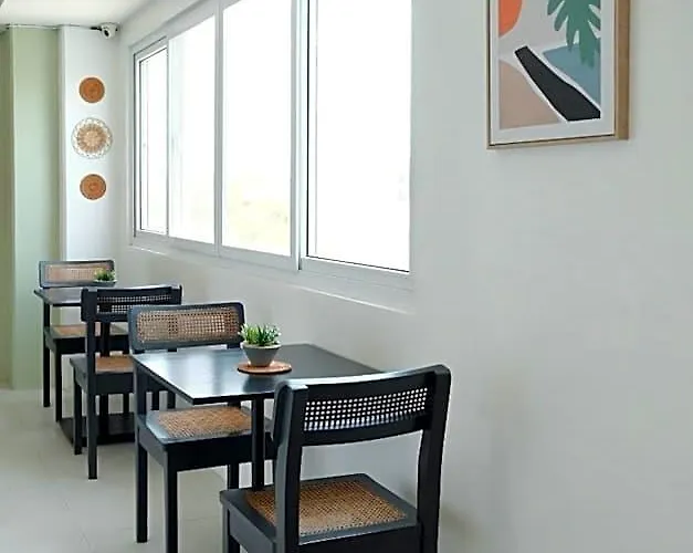Couette-café Beds & Friends Mactan With Pool And Bar