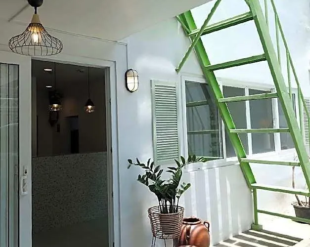 Beds & Friends Mactan With Pool And Bar Lapu-Lapu City